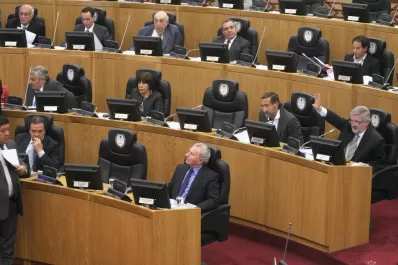 Un decreto oculto durante un año revela que la Legislatura gastó en subsidios millones destinados a sueldos