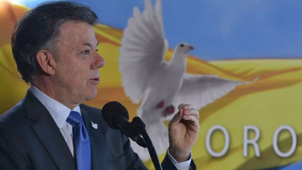 JUAN MANUEL SANTOS. El presidente colombiano será premiado por intentar hacer un acuerdo por la paz con las FARC. FOTO TOMADA DE GLOBOVISION.COM.AR