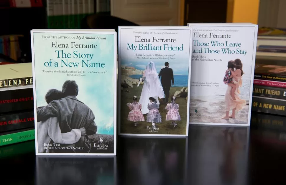 LAS EXITOSAS NOVELAS NAPOLITANAS. Elena Ferrante es el pseudónimo de un autor o autora que ya ha vendido 2,6 millones de ejemplares en las ediciones en inglés que se encuentran a la venta en más de 40 países. foto de Chris Warde-Jones para The New York Times