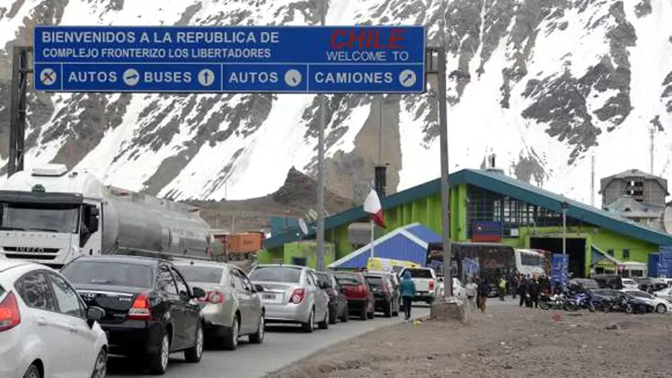 Paso internacional Los Libertadores, es una zona fronteriza en la Cordillera de los Andes entre Argentina y Chile. FOTO TOMADA DEL DIARIODECUYO.COM.AR. 