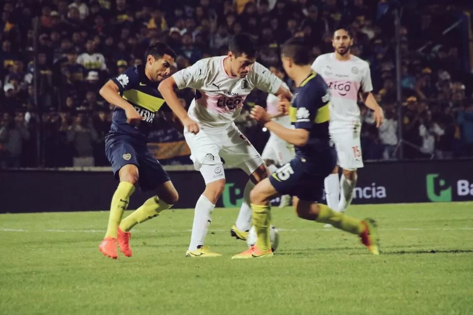 TRABAJO. Boca y Olimpia disputaron un duelo en donde faltó el buen fútbol. twitter / elClubOlimpia