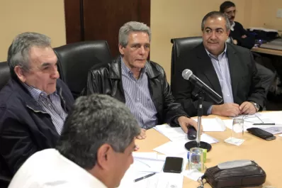 Por sugerencia de la Iglesia, la CGT volvería a dejar en suspenso el paro general