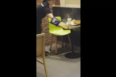 Video: el momento en que un Galaxy Note 7 explota en un restaurante