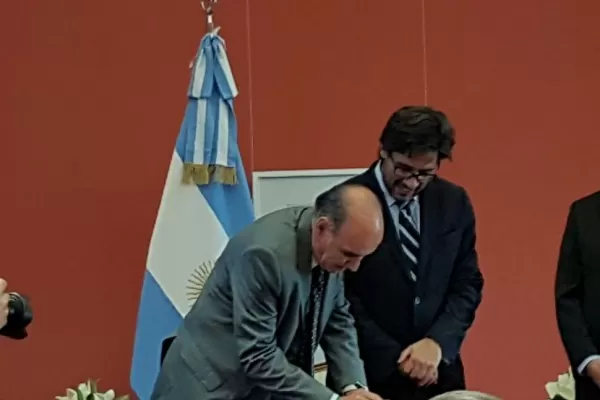 Jiménez firmó un convenio con Garavano