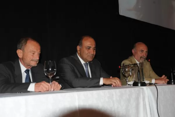 Manzur no sabe si dará un bono de fin de año