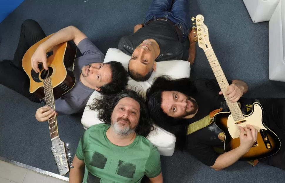 VIEJOS CONOCIDOS. López Sepic (con guitarra acústica), Molteni, Armani (guitarra eléctrica) y Díaz Enrico. la gaceta / Foto de José Nuno
