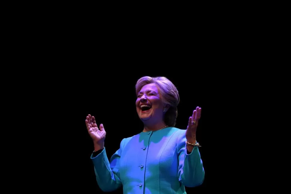 EN SEATLE, WASHINGTON. Hillary Clinton se muestra eufórica durante un acto de la campaña demócrata. reuters