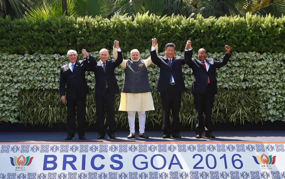 EL CÓNCLAVE. Temer, Putin, Modi, Xi Jinping y Zuma saludaron al final. reuters
