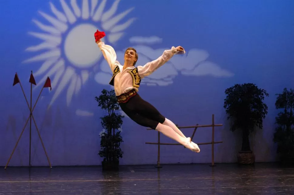 EL DESEO DE VOLAR. La técnica de Alexander Volchkov, el principal bailarín del teatro Bolshoi, genera admiración entre los amantes del ballet. dyn