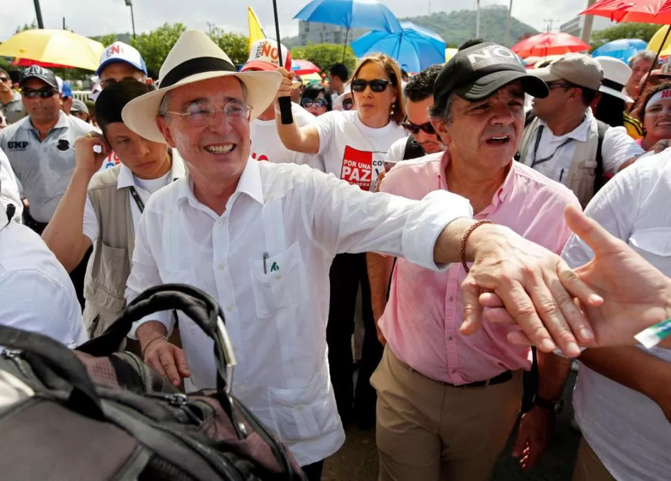 SALIDA. Uribe sigue insistiendo con limitar los beneficios de la guerrilla. reuters 
