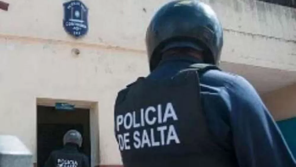 POLICÍA DE SALTA. Personal en otro operativo. FOTO TOMADA DE QUEPASASALTA.COM.AR