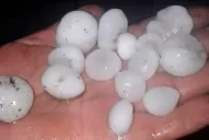 Video: la lluvia llegó con caída de granizo en diferentes puntos de la provincia