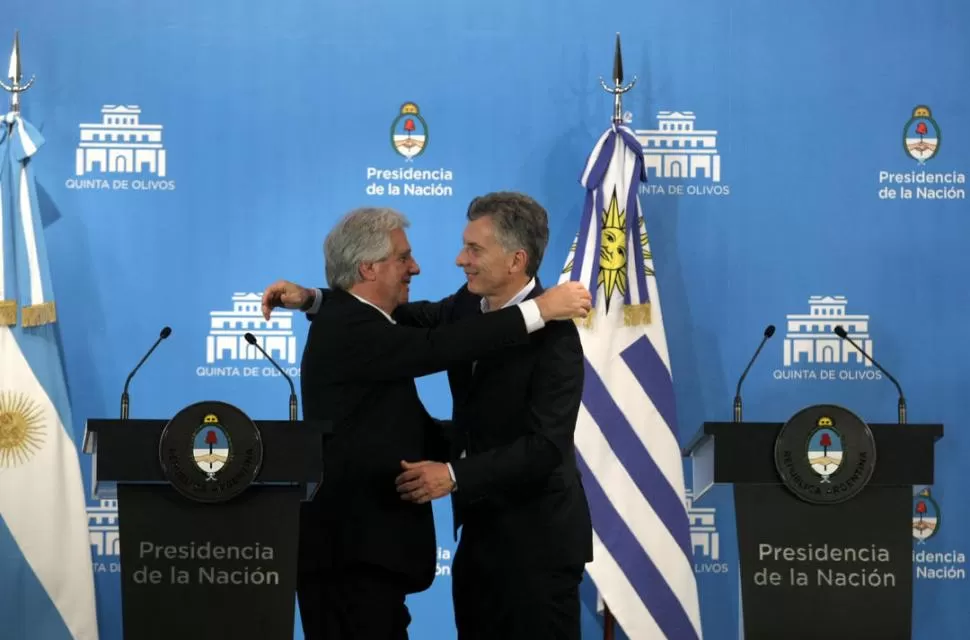 BUEN CLIMA. Los presidentes de Uruguay y de Argentina, ayer en Olivos. Dyn