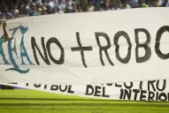 Tomarán medidas por las banderas que se mostraron en la campo de juego de Atlético