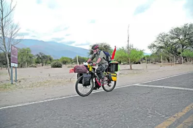 Rodolfo, el viajero que cambió el departamento que alquilaba por la ruta 40