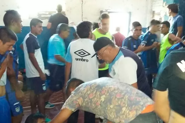 El plantel de Atlético terminó encerrado en el vestuario de la cancha de San Juan