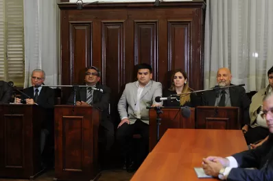 Dos policías fueron condenados por haber detenido de manera ilegal a una chica trans