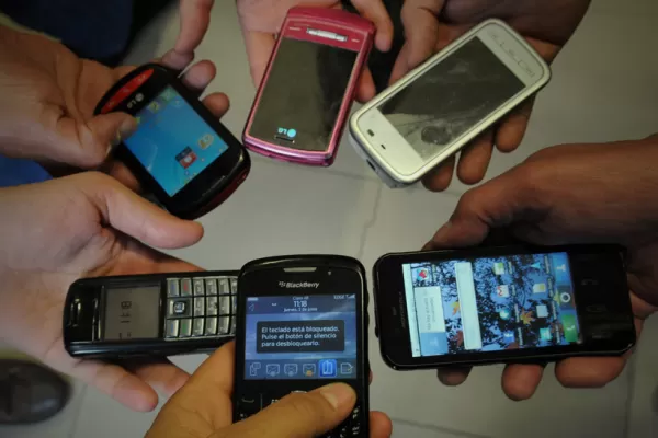 El Gobierno analiza prorrogar el plan canje para celulares