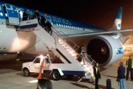 Pánico en el aire: explotó la turbina de un avión de Aerolíneas Argentinas