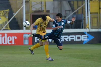 Atlético falló demasiado y perdió en Bahía Blanca