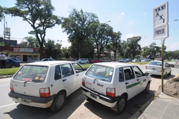 Los taxistas de Yerba Buena deben mejorar los autos para alejar a Uber