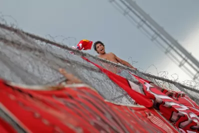 Un joven se cayó desde una tribuna de La Ciudadela y está grave