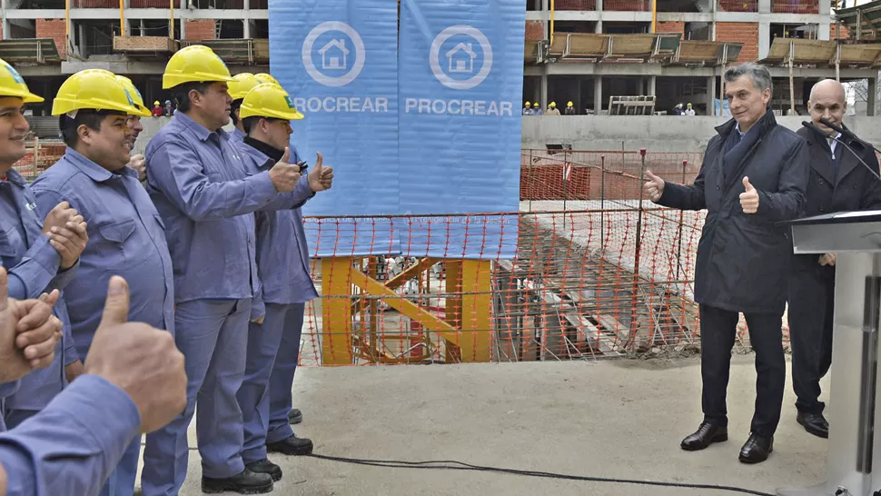 NUEVO IMPULSO. El gobierno de Macri intentará relanzar la construcción a partir de la puesta en marcha de la nueva versión del Procrear. ARCHIVO
