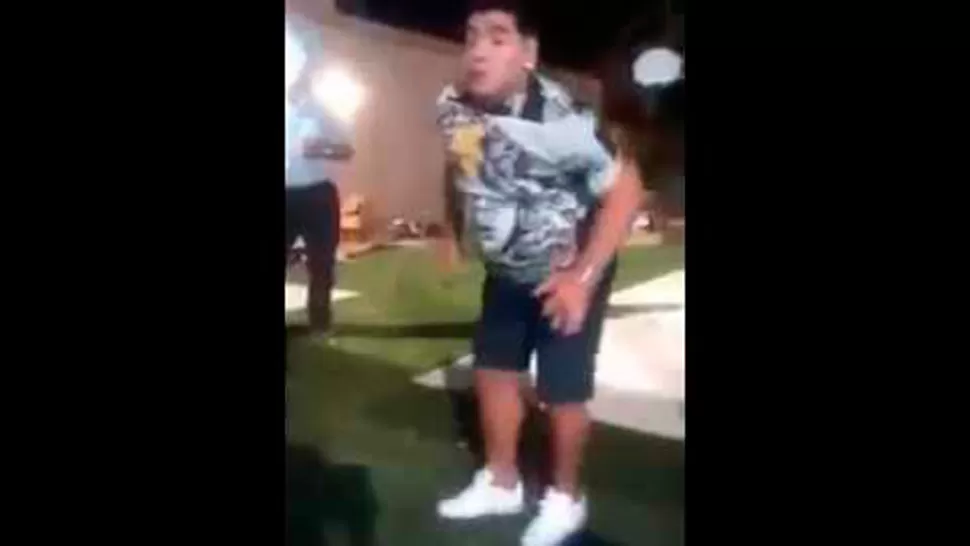 Video: Maradona celebró su cumpleaños a puro baile