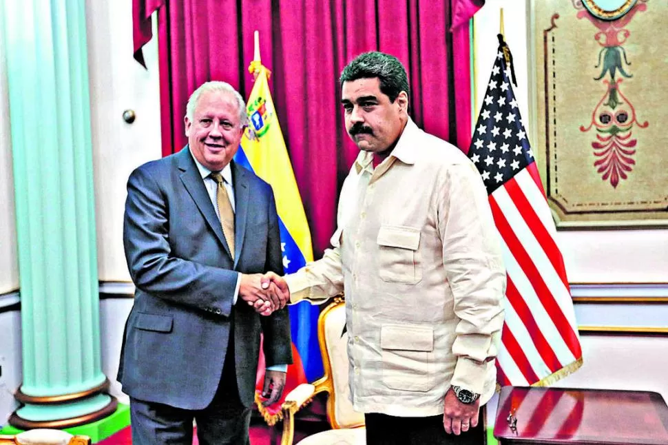 ESTA SEMANA. Shannon y Maduro hablaron en el Palacio Miraflores. Reuters