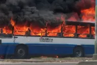 Video: un ómnibus de la línea 18 se incendió frente a la Quinta Agronómica