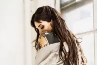 Cande Tinelli estrenó tatuaje y realizó un desnudo artístico