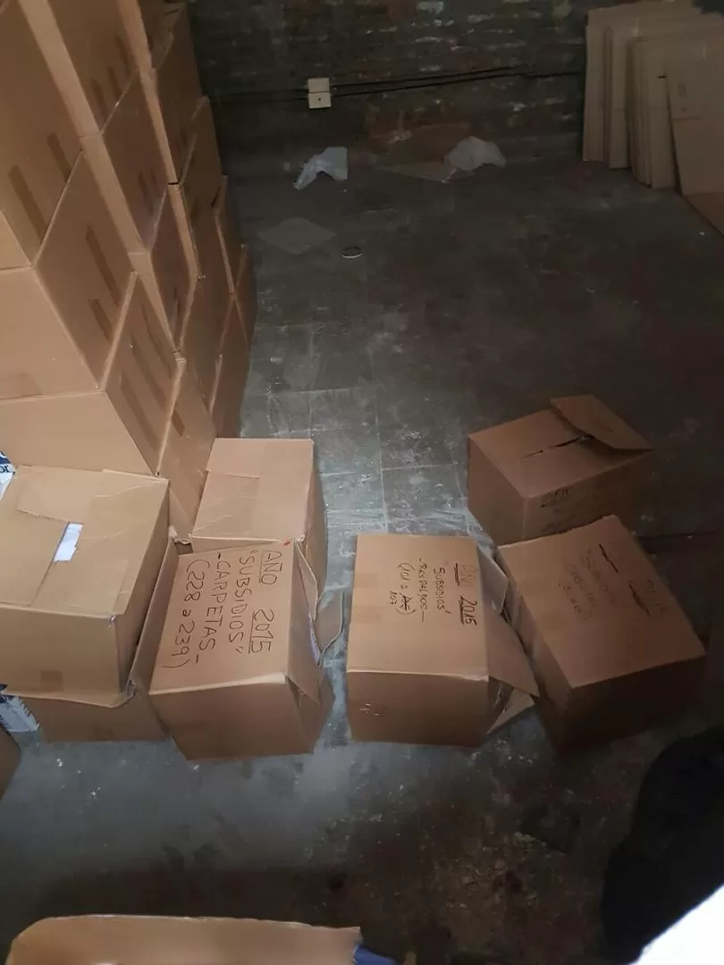 EN PLENO CENTRO. Las cajas con la leyenda “subsidios - 2015” estuvieron en su depósito, declaró Mitre.  