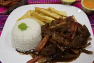 Cómo preparar un lomo saltado y viajar al corazón culinario del Perú