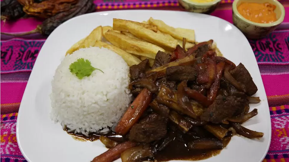 LOMO SALTADO. Es uno de los platos clásicos del Perú. CAPTURA DE VIDEO