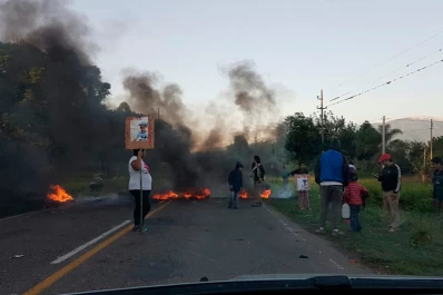 Cortan la ruta en El Cadillal para denunciar la violación de una adolescente