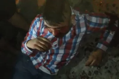 Video: quiso robarle a una joven en Villa Alem y los vecinos lo desfiguraron