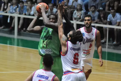 Oberá Tenis volvió a derrotar a Mitre, que perdió su sexto juego consecutivo