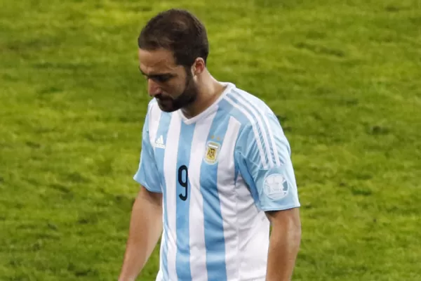Luego de las críticas, Higuaín rompió el silencio en Twitter