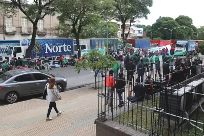 Video: protestaron contra una fiscala con decenas de camiones