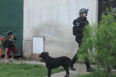 Un caos donde batallan niños contra policías