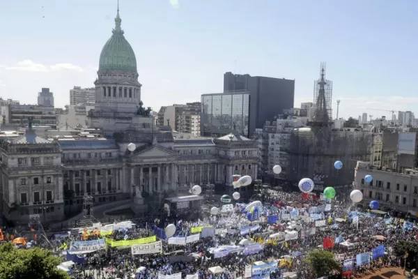 Exigen a Macri que no vete la emergencia social