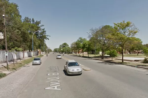 Intentó esquivar un camión y chocó una moto: falleció una mujer