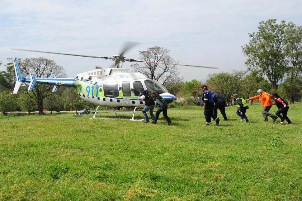 DESDE 2004. La Provincia cuenta con un helicóptero Bell 407, de uso oficial y para el traslado de pacientes. la gaceta / foto de diego aráoz (archivo)