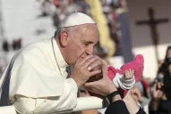 El Papa autorizó a los sacerdotes a que sigan absolviendo el pecado del aborto