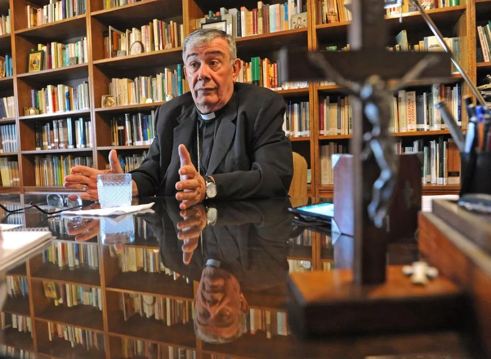 MONSEÑOR ZECCA. El arzobispo de Tucumán en una entrevista reciente. la gaceta / foto de FRANCO VERA (archivo)