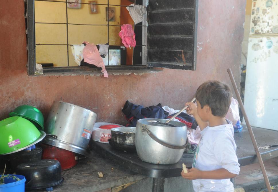 EN RIESGO. La inflación, la desocupación y la pobreza afectan la alimentación de chicos de zonas vulnerables. la gaceta / foto de antonio ferroni