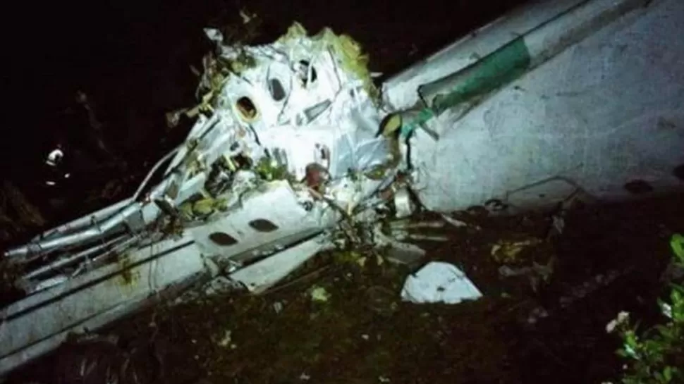 DESASTRE. El avión de Limia se estrelló contra el cerro Gordo, en Colombia. Las primeras informaciones indican que habría sufrido un desperfecto eléctrico. 