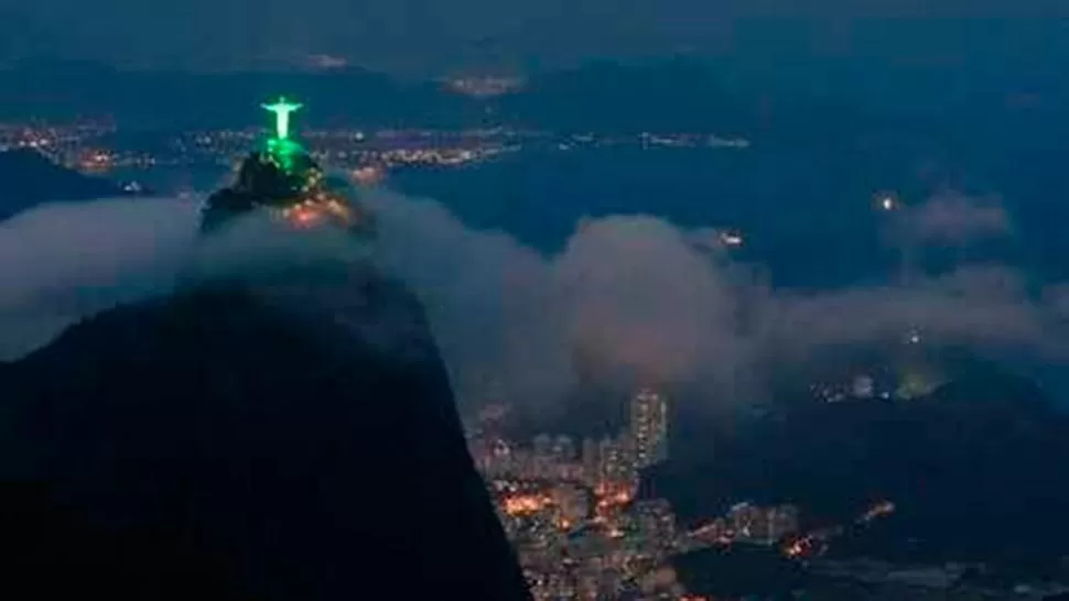 El Cristo Redentor de Brasil se iluminó de verde en memoria de los jugadores de Chapecoense