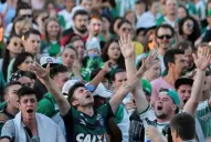 Miles de hinchas de Chapecoense colmaron el Arena Condá para homenajear al equipo