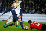 Edinson Cavani fue amonestado por celebrar un gol con una camiseta en homenaje a los jugadores de Chapecoense.